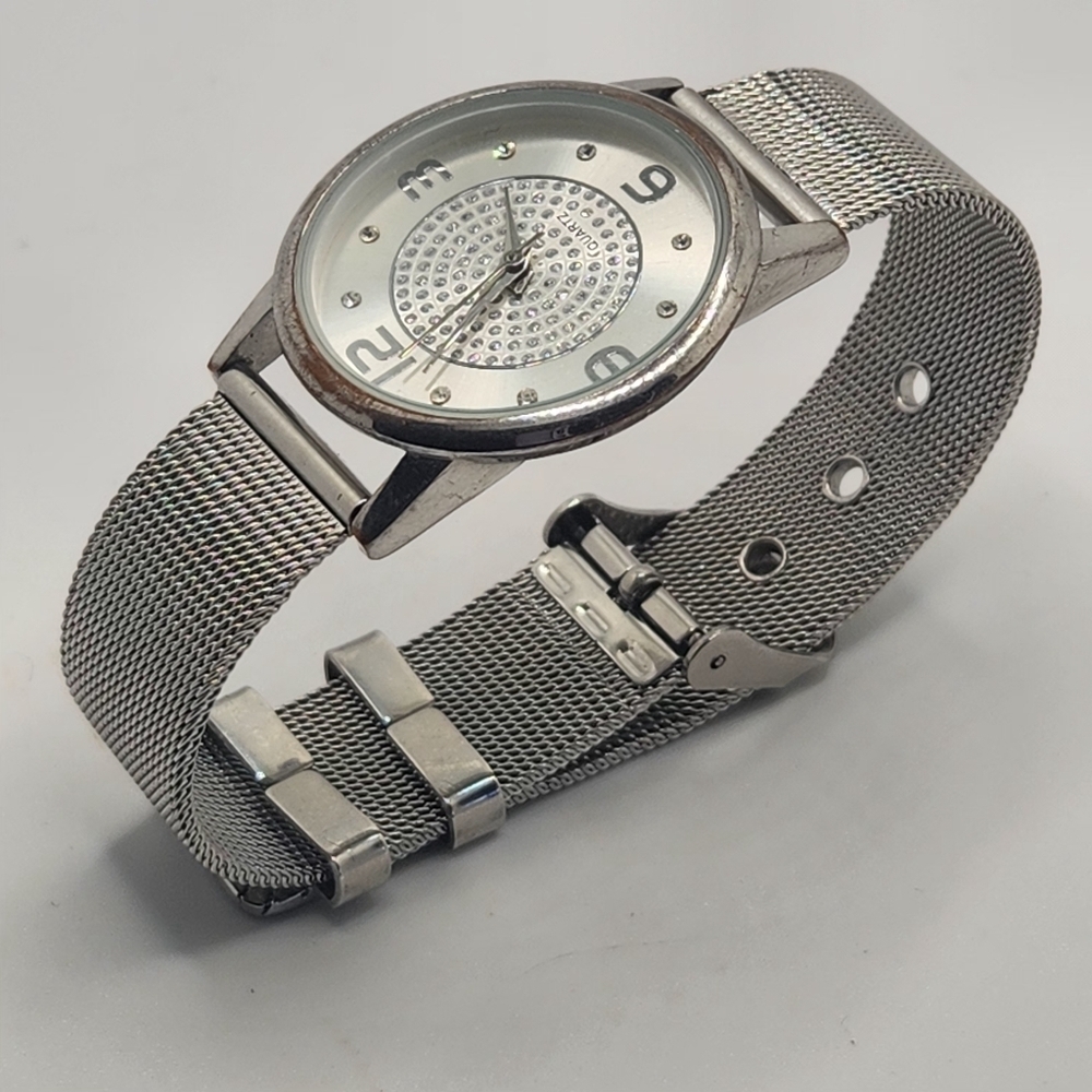 Quartz Silver Mesh Strap Men's Watch